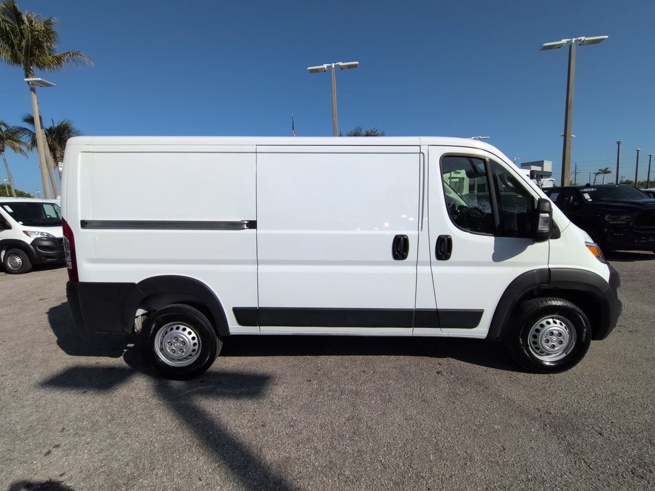 Used 2025 RAM ProMaster 2500 w/ Convenience Group FWD image 4