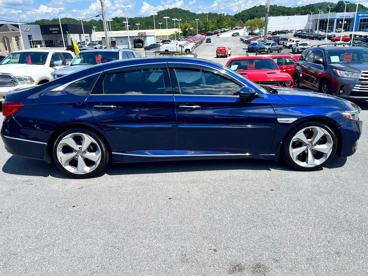 Used 2018 Honda Accord Touring image 4