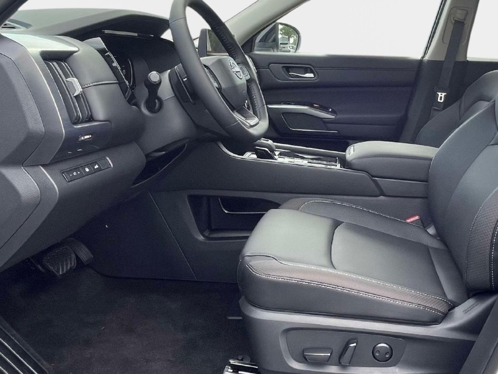 New 2026 Nissan Pathfinder SL FWD image 17