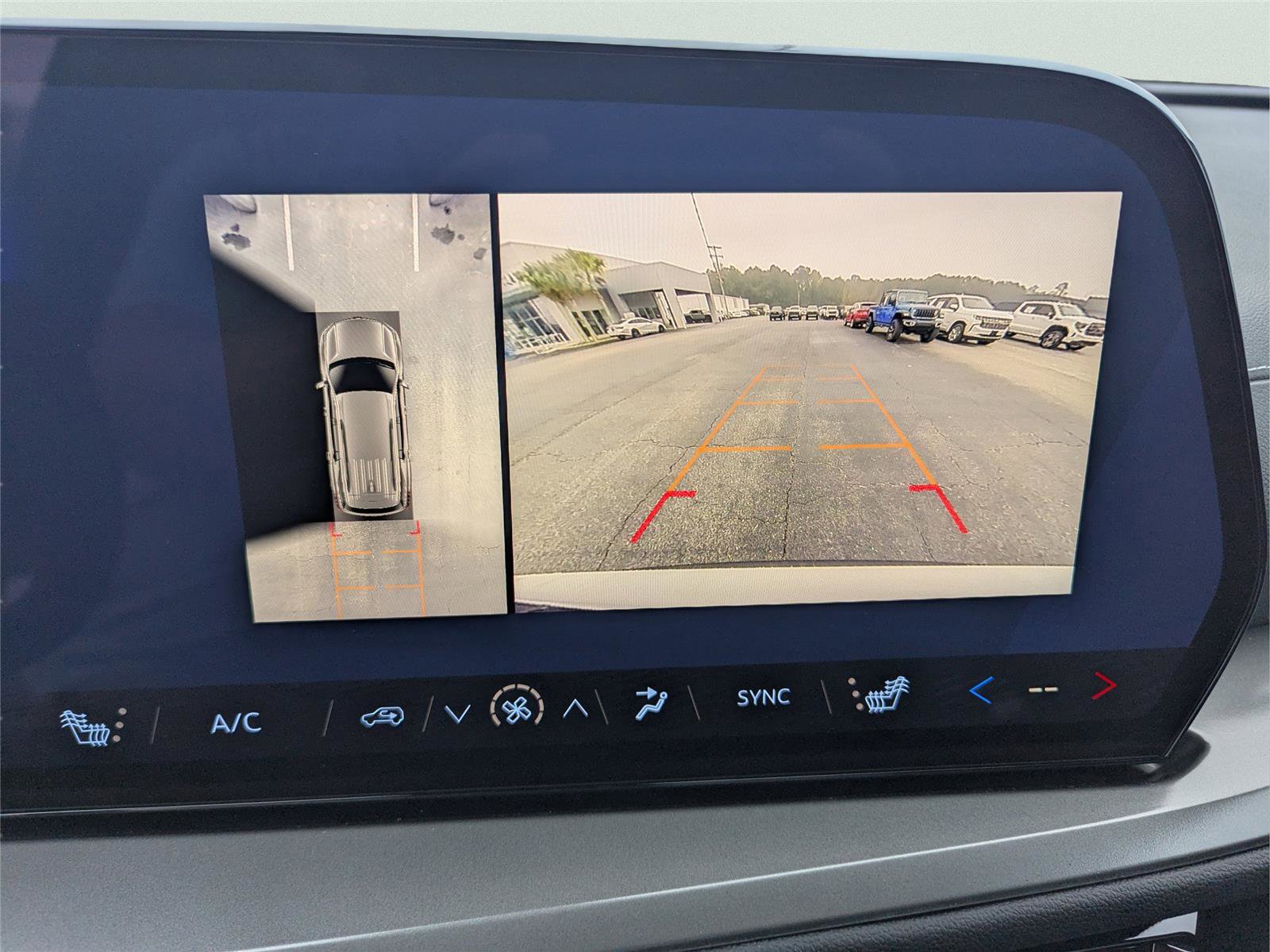 New 2026 Chevrolet Traverse LT image 10