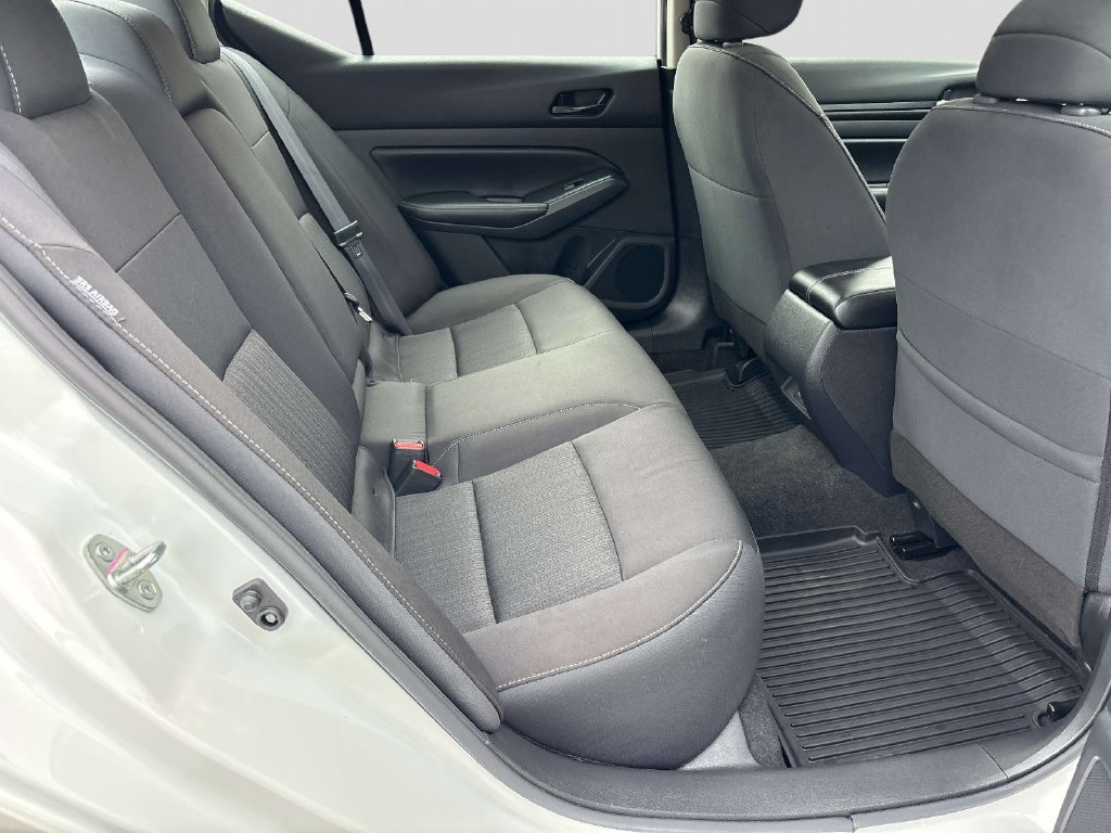 Used 2024 Nissan Altima 2.5 SV w/ SV Premium Package AWD/4WD image 16