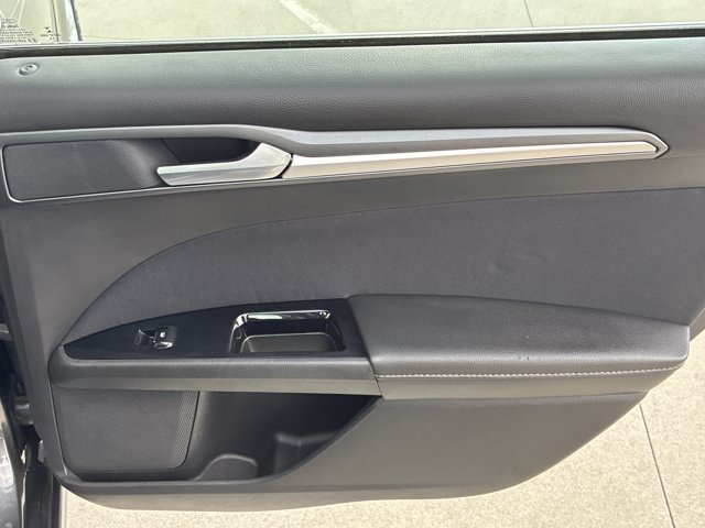 Used 2016 Ford Fusion SE FWD image 18