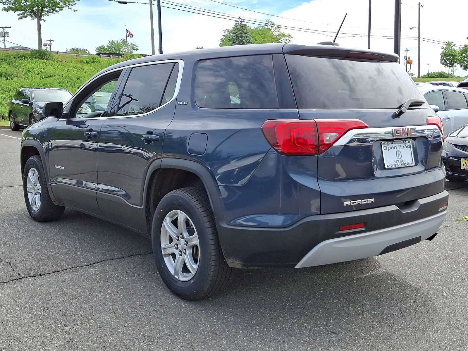 Used 2019 GMC Acadia SLE FWD image 4