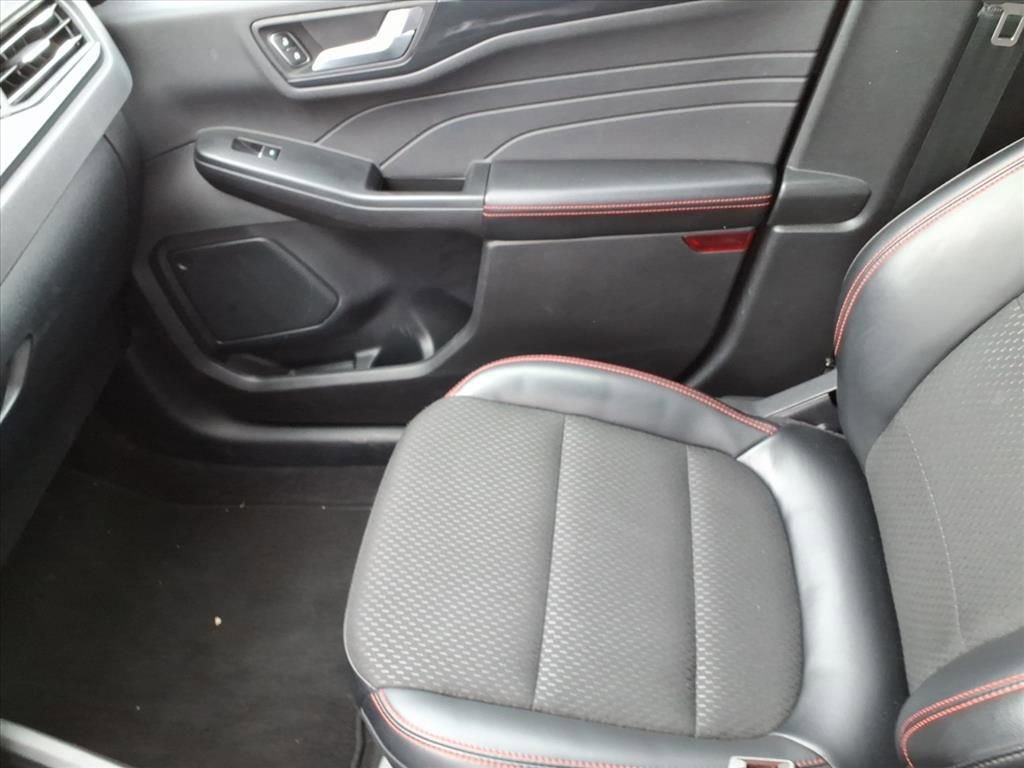 Used 2025 Ford Escape ST-Line image 31