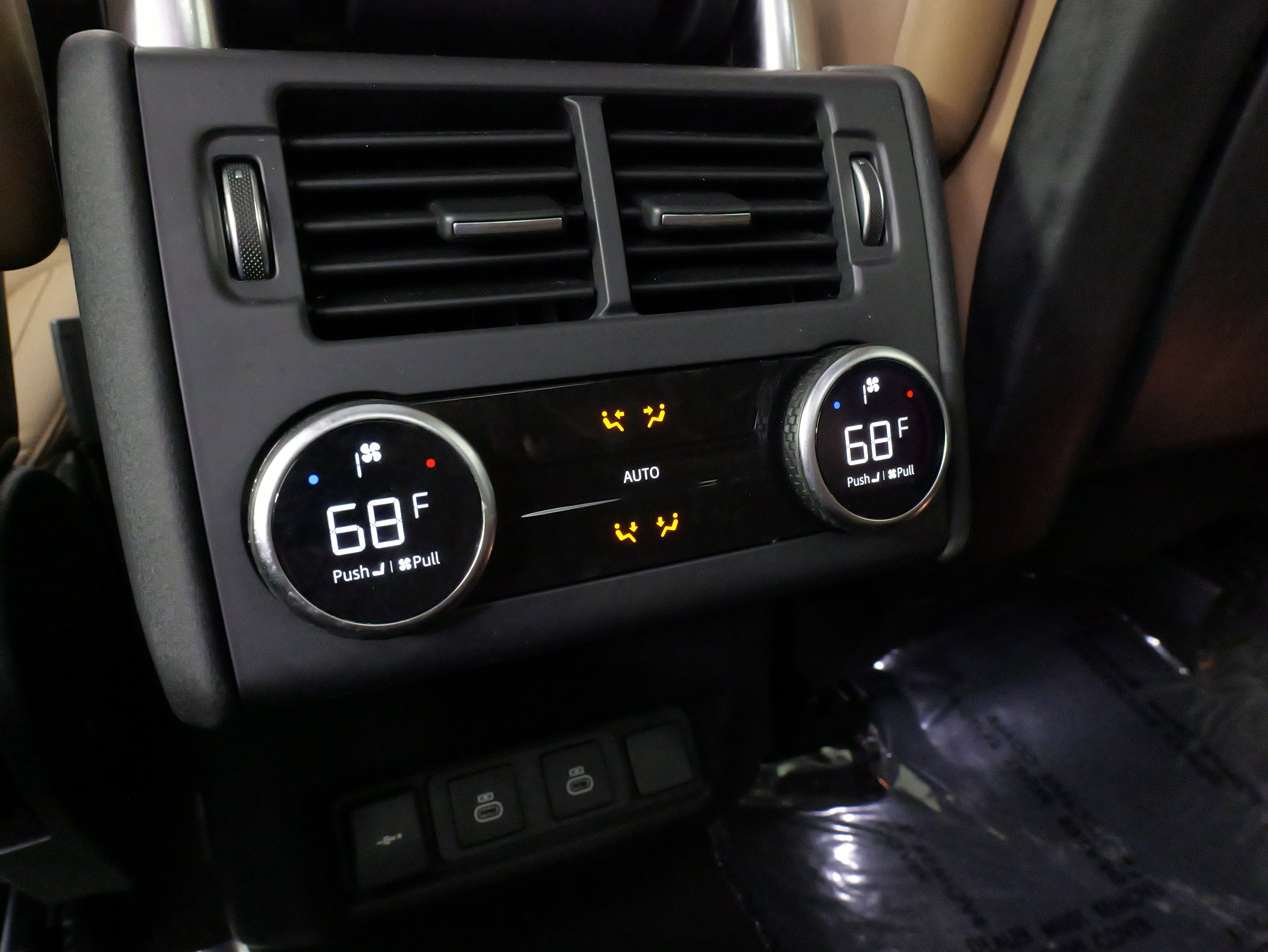 Used 2024 Land Rover Discovery Dynamic SE image 46