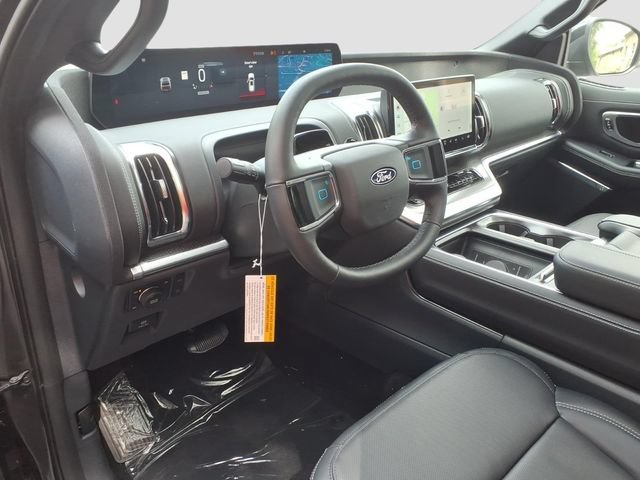 New 2027 Ford Expedition Platinum w/ Stealth Performance Package AWD/4WD image 5
