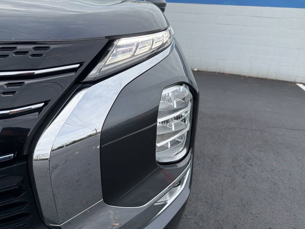 Used 2024 Mitsubishi Outlander SE image 9