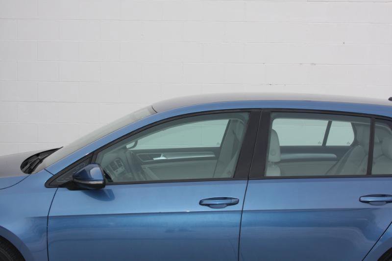 Used 2015 Volkswagen Golf S image 11