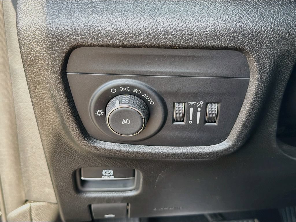 Used 2024 Jeep Grand Cherokee Limited AWD/4WD image 28