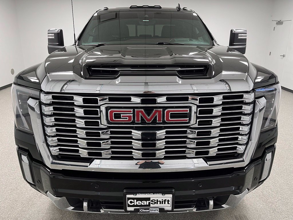 Used 2024 GMC Sierra 3500 Denali w/ Denali Reserve Package AWD/4WD image 3