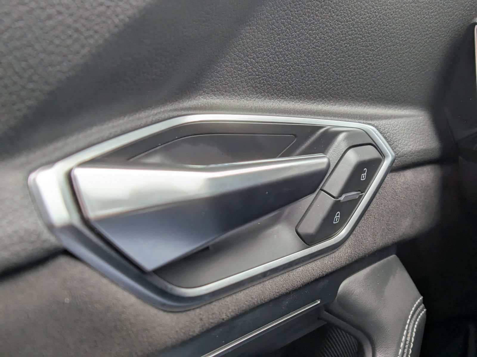 Used 2019 Audi e-tron Prestige w/ Prestige Package AWD/4WD image 31