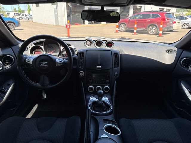 Used 2017 Nissan 370Z Coupe RWD image 11