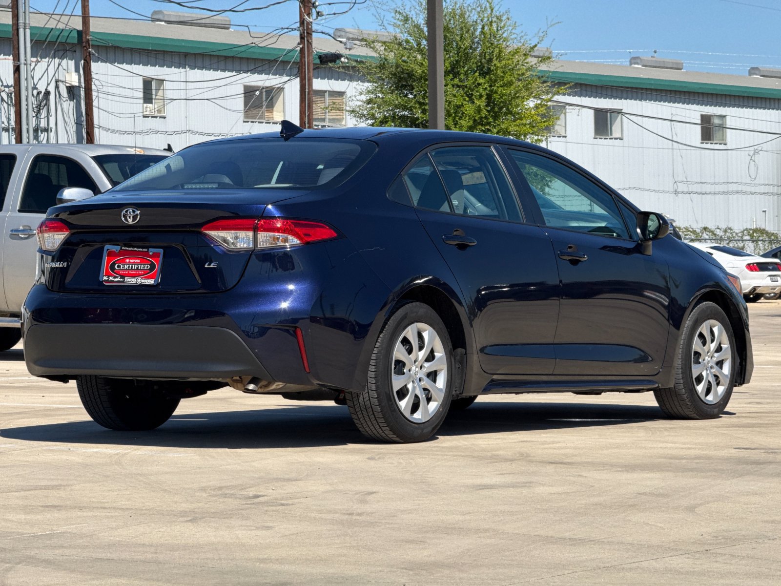 Certified 2025 Toyota Corolla LE FWD image 5