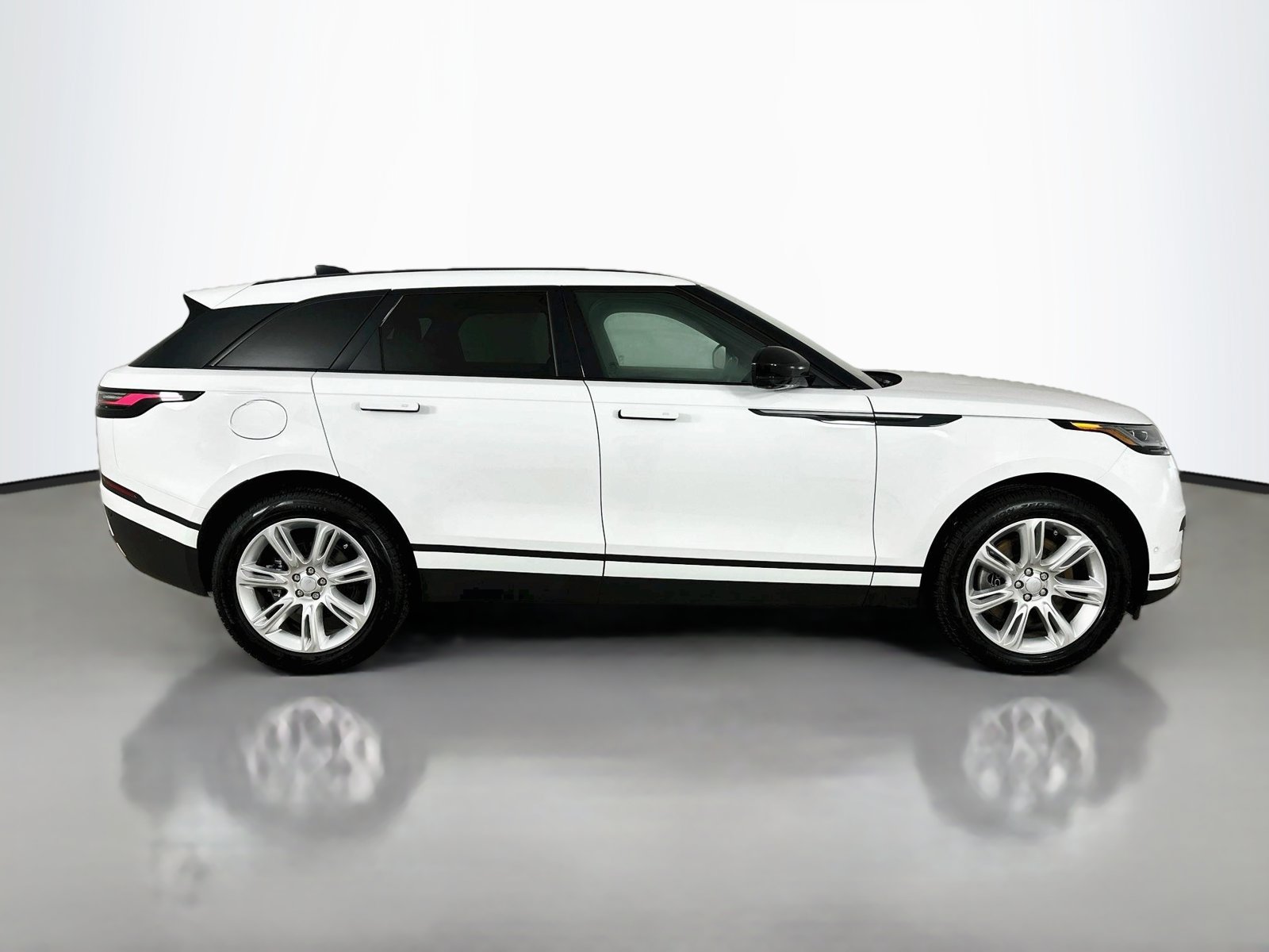 Used 2026 Land Rover Range Rover Velar S AWD/4WD image 4