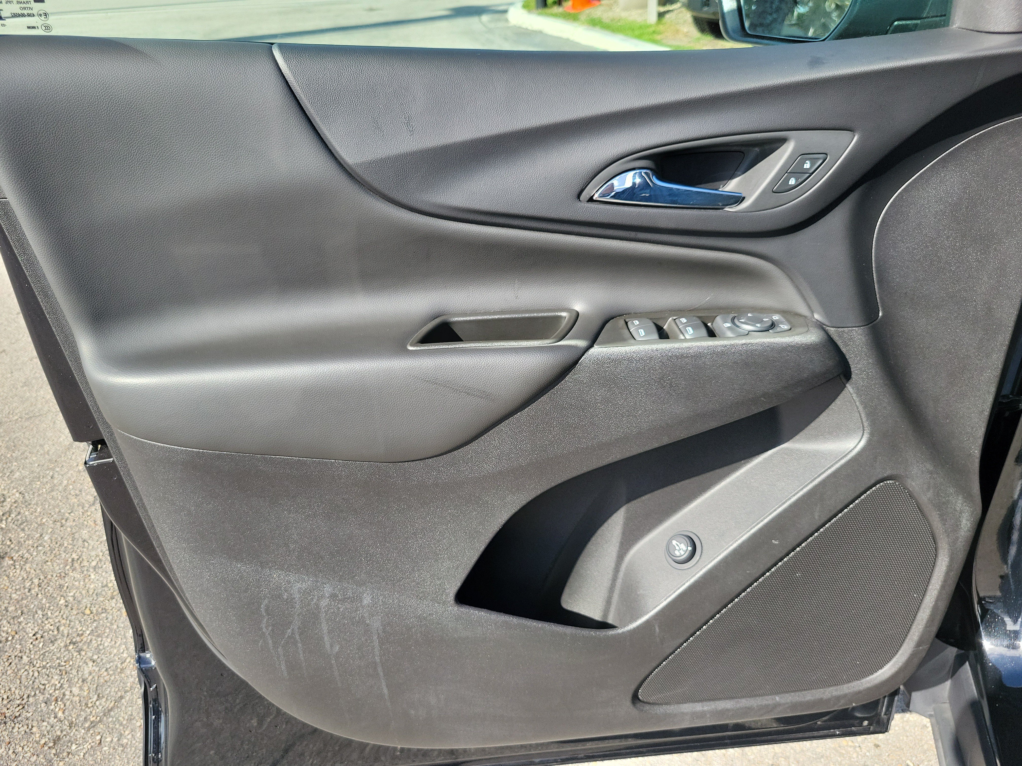 Used 2024 Chevrolet Equinox LT FWD image 24