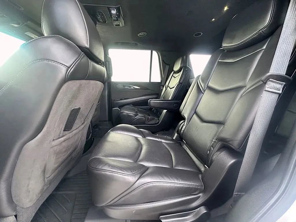 Used 2020 Cadillac Escalade Platinum image 16
