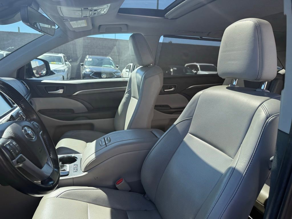 Used 2019 Toyota Highlander Limited image 14