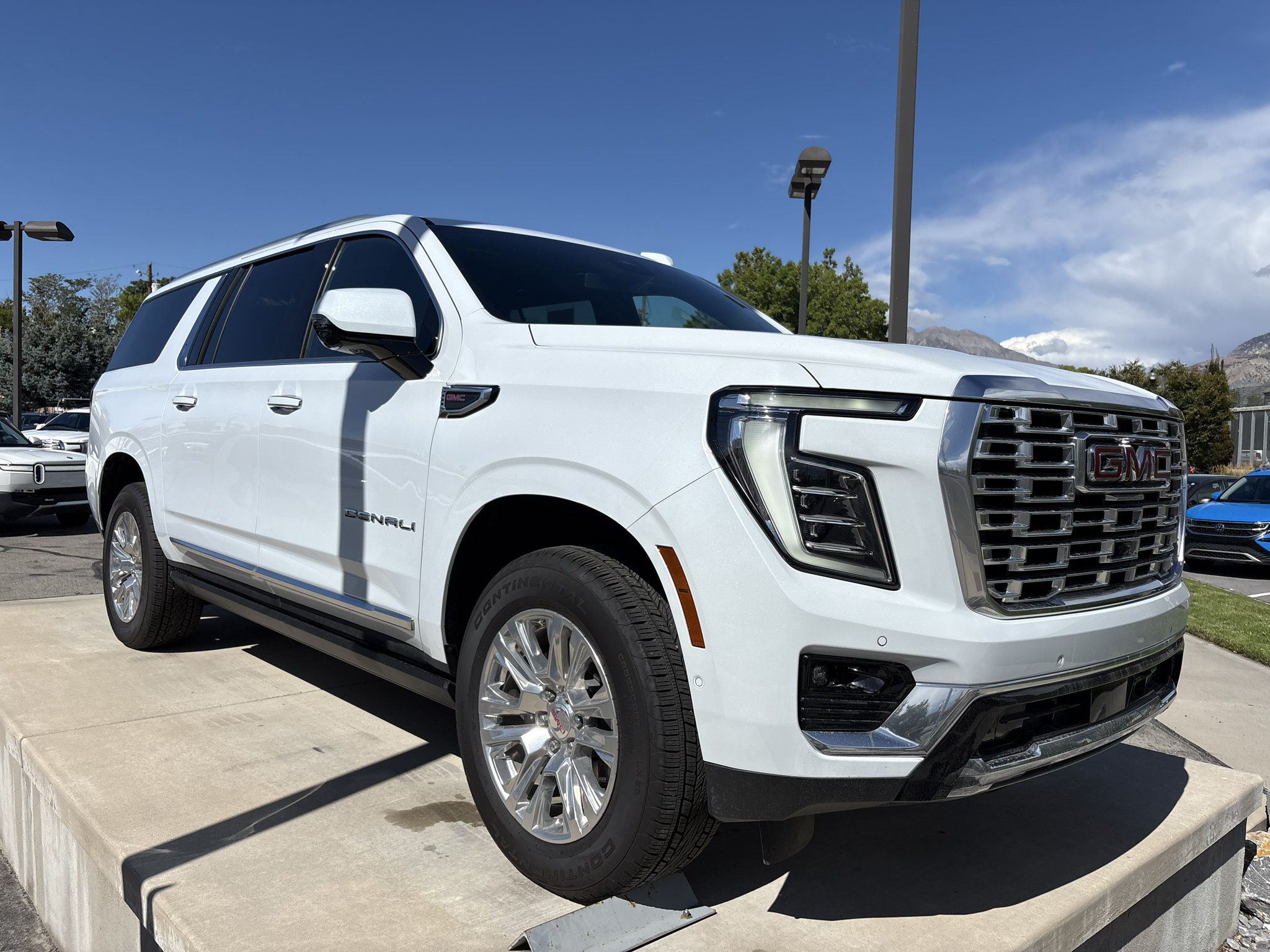 Used 2026 GMC Yukon XL Denali w/ Sun & Power Step Package AWD/4WD image 1