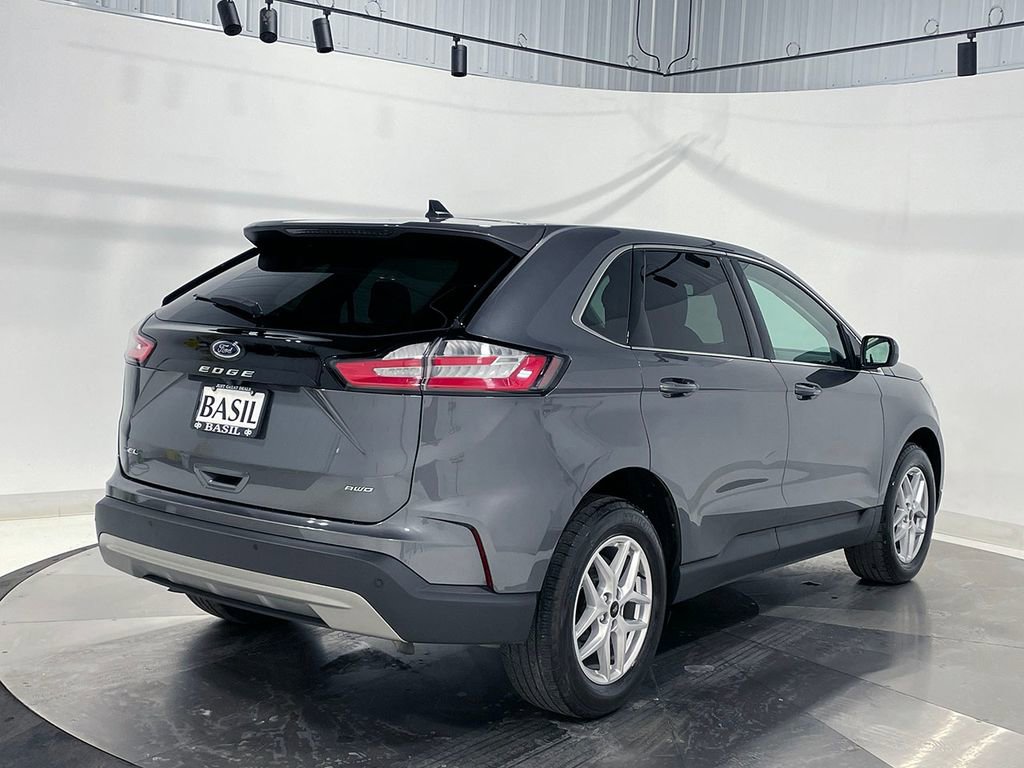 Used 2024 Ford Edge SEL image 11