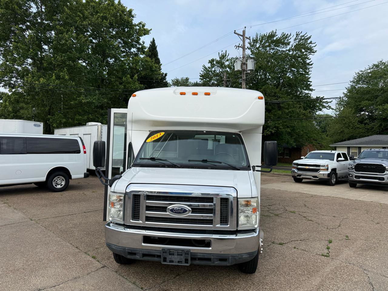 Used 2013 Ford E-350 and Econoline 350 Super Duty w/ Shuttle Bus Prep Pkg RWD image 2