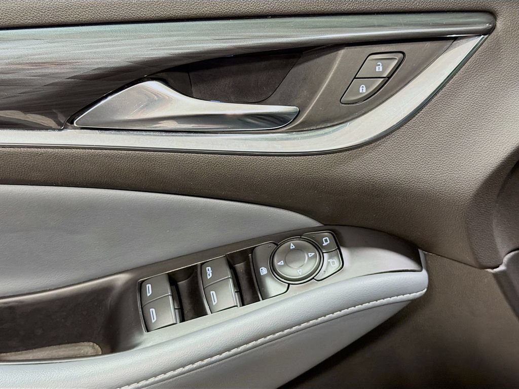 Used 2023 Buick Enclave Essence w/ Sport Touring Edition AWD/4WD image 18