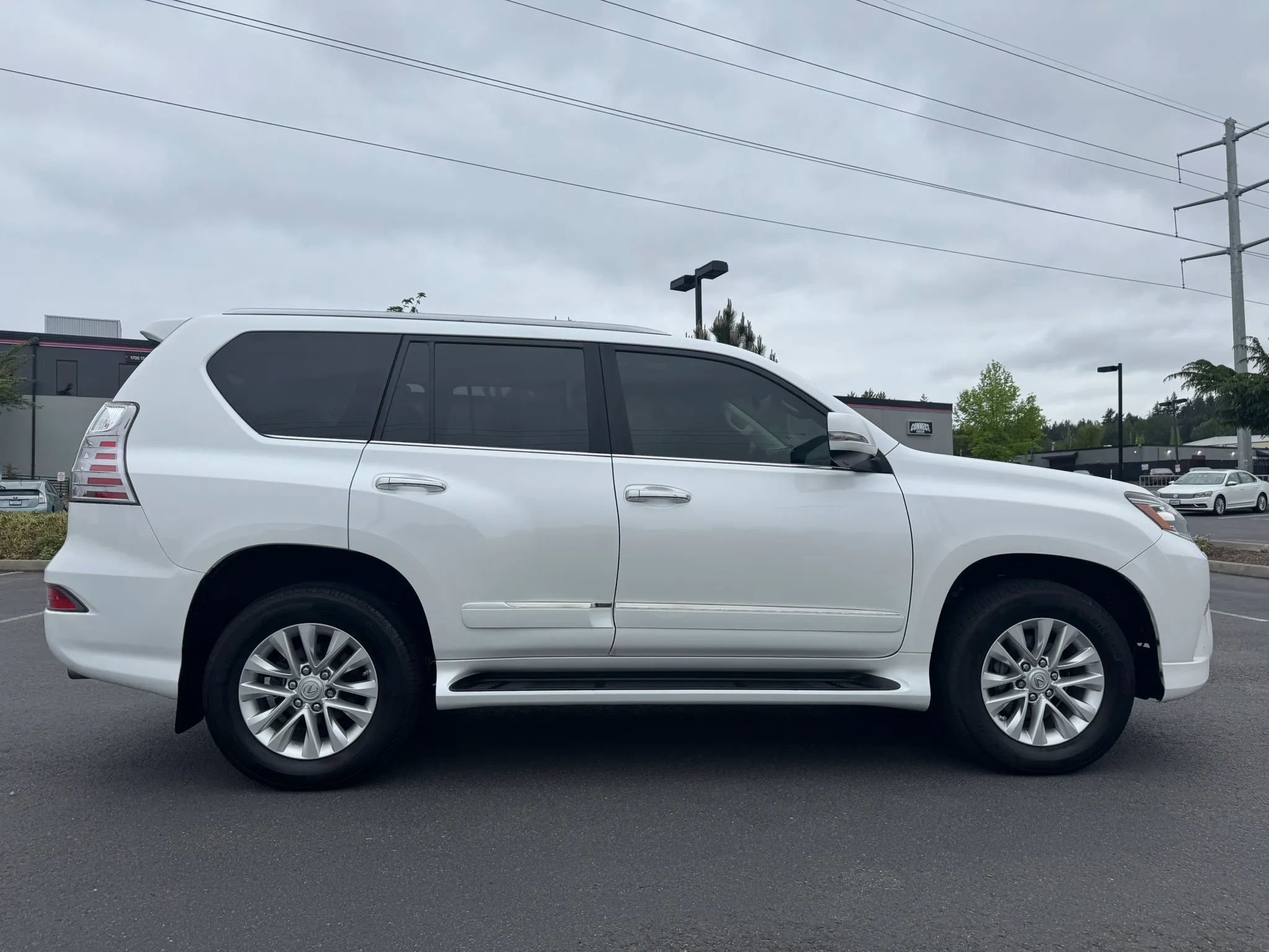 Used 2014 Lexus GX 460 w/ Premium Package AWD/4WD image 12