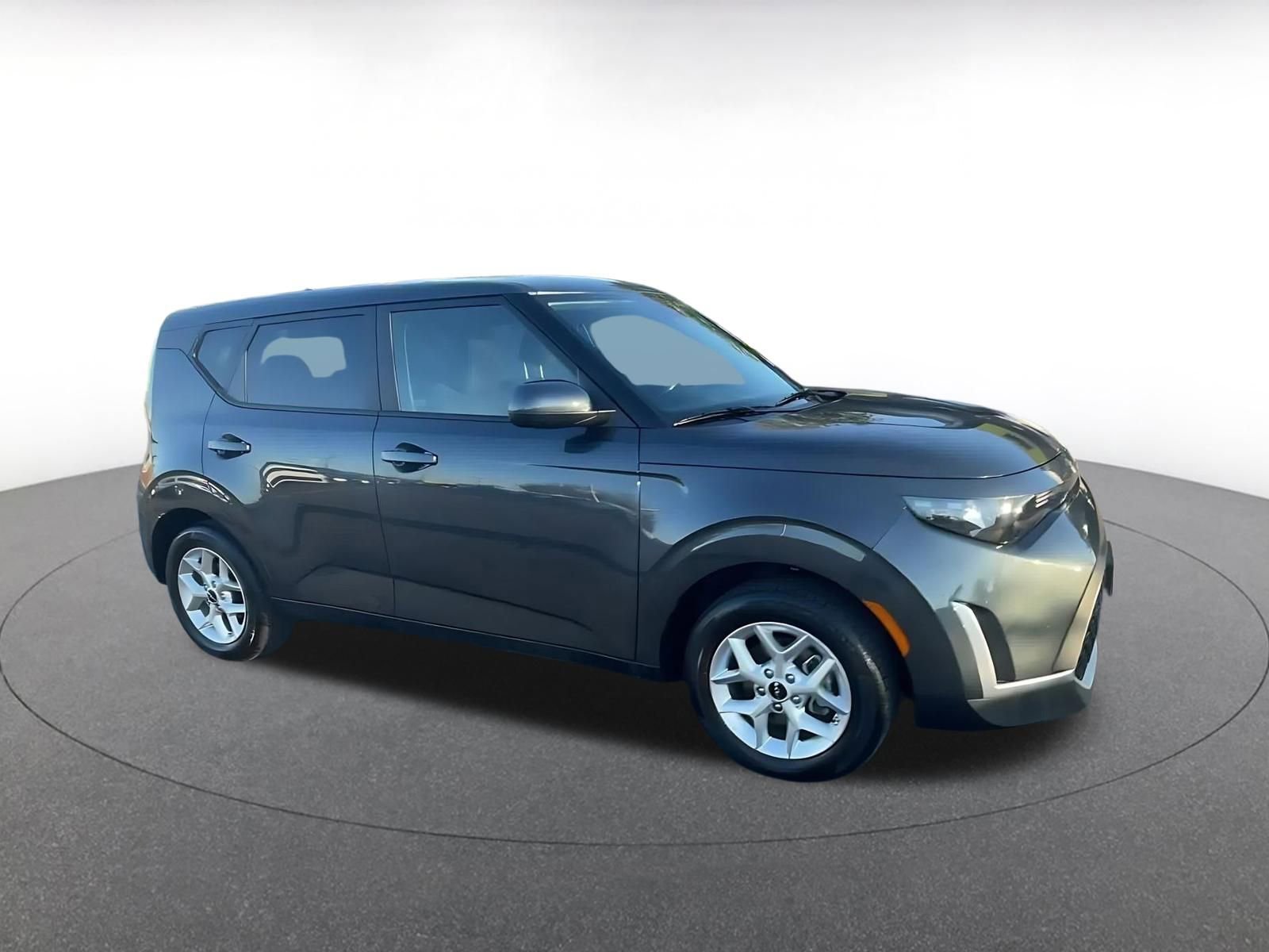 Used 2025 Kia Soul LX w/ LX Technology Package image 2