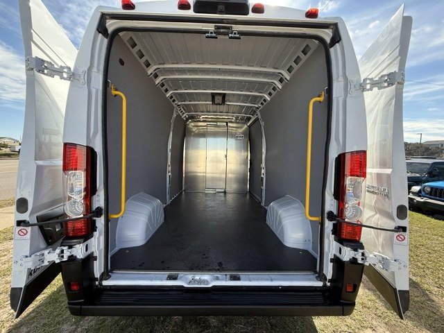 Used 2025 RAM ProMaster 2500 w/ Convenience Group image 11