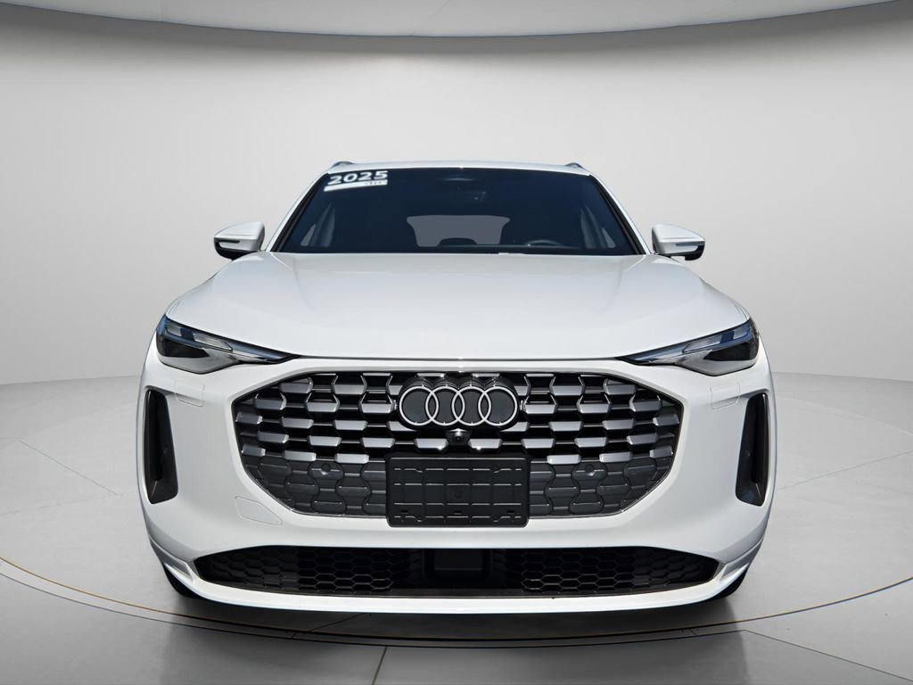 Certified 2025 Audi Q5 Premium w/ Convenience Package image 4