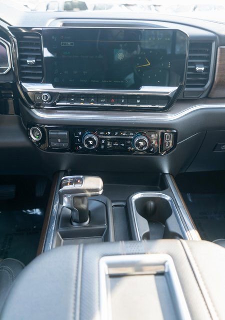 Used 2022 Chevrolet Silverado 1500 High Country w/ High Country Premium Package image 19