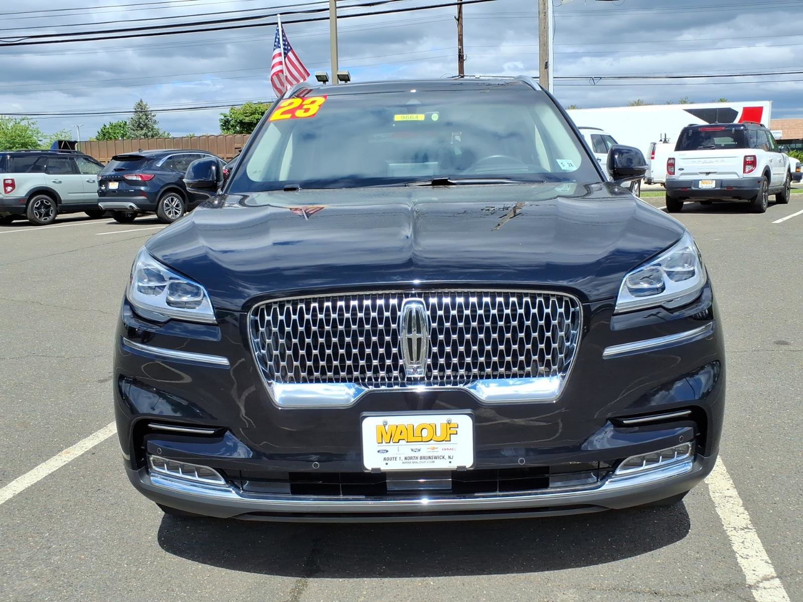 Used 2023 Lincoln Aviator Reserve w/ Equipment Group 201A AWD/4WD image 2