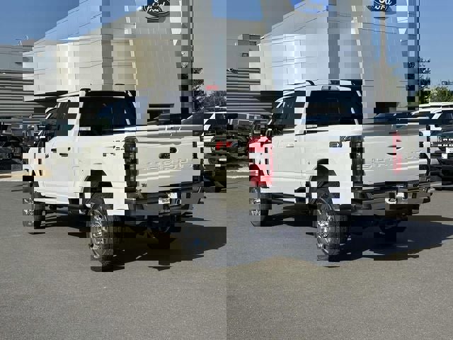 New 2025 Ford F250 Lariat w/ Lariat Ultimate Package image 4