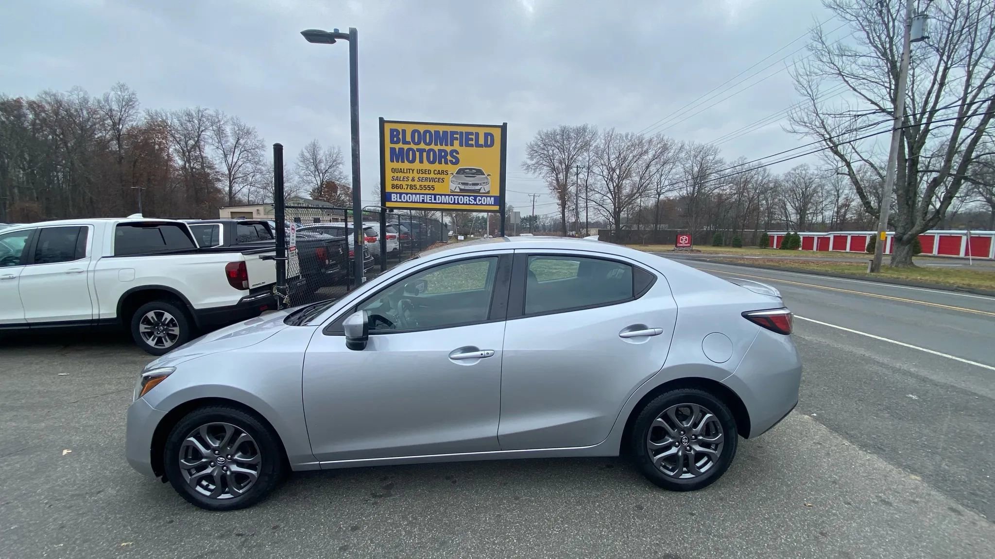 Used 2019 Toyota Yaris LE image 2