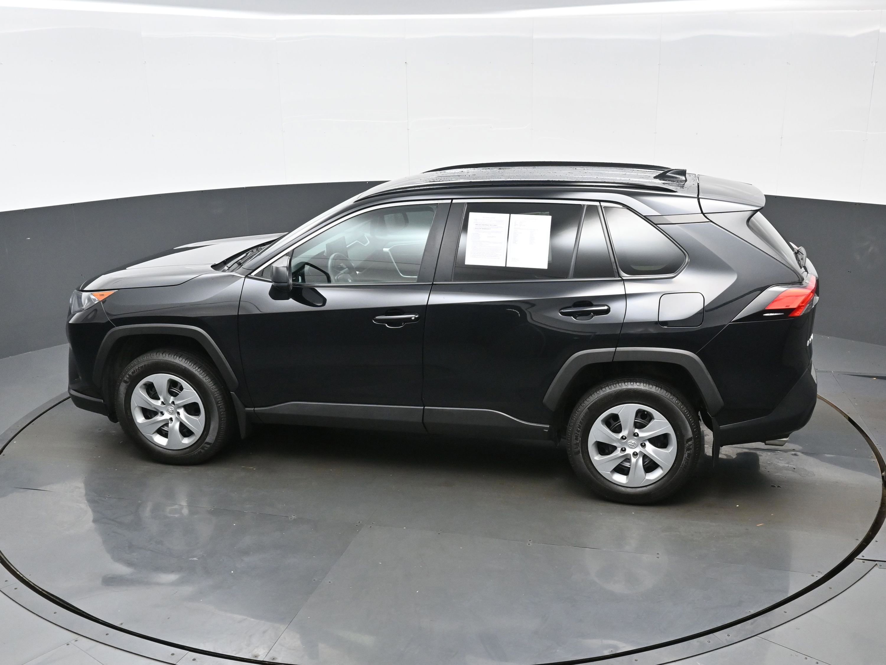 Used 2021 Toyota RAV4 LE AWD/4WD image 35