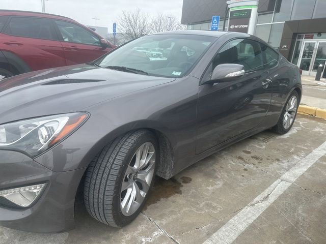 Used 2013 Hyundai Genesis 3.8 image 3