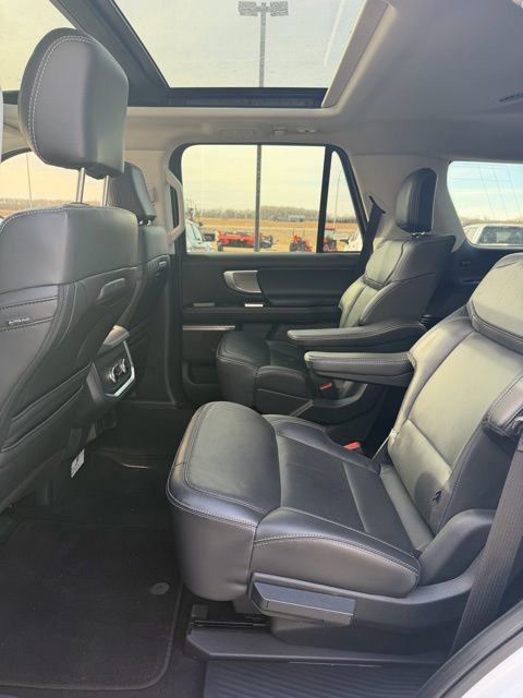 Used 2025 Ford Expedition Platinum image 15