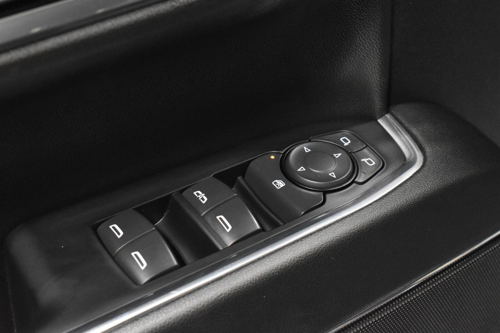 Used 2023 Chevrolet Silverado 1500 LT AWD/4WD image 10