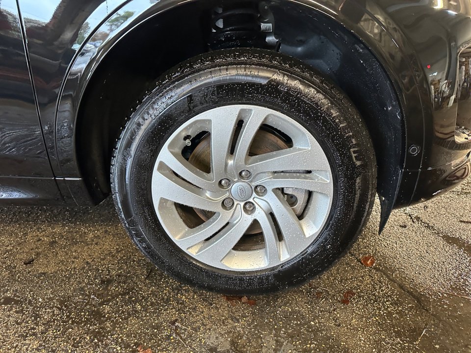 Used 2024 Land Rover Discovery Sport S image 29