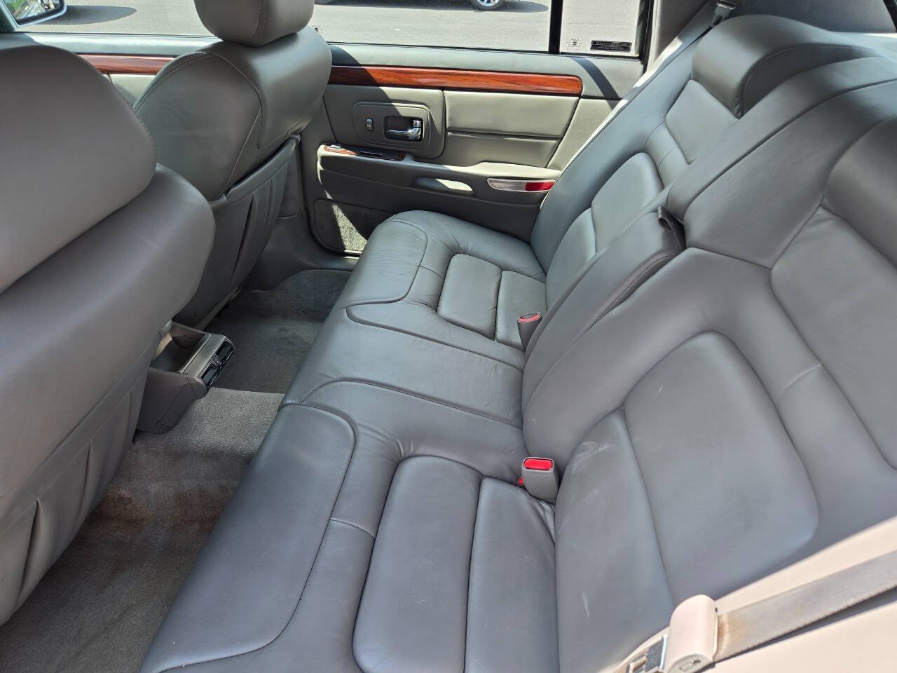 Used 1999 Cadillac De Ville w/ Comfort/Convenience Pkg FWD image 17