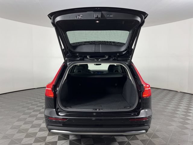 Used 2025 Volvo V60 B5 Cross Country Plus AWD/4WD image 46