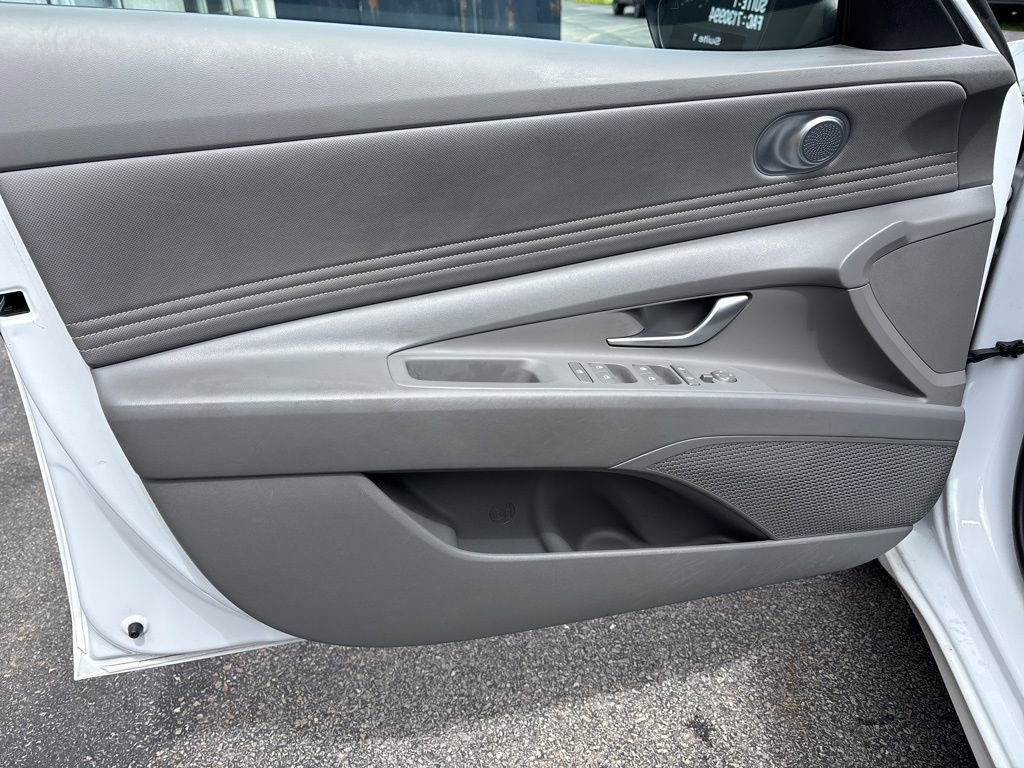 Used 2024 Hyundai Elantra SEL w/ Convenience Package FWD image 16