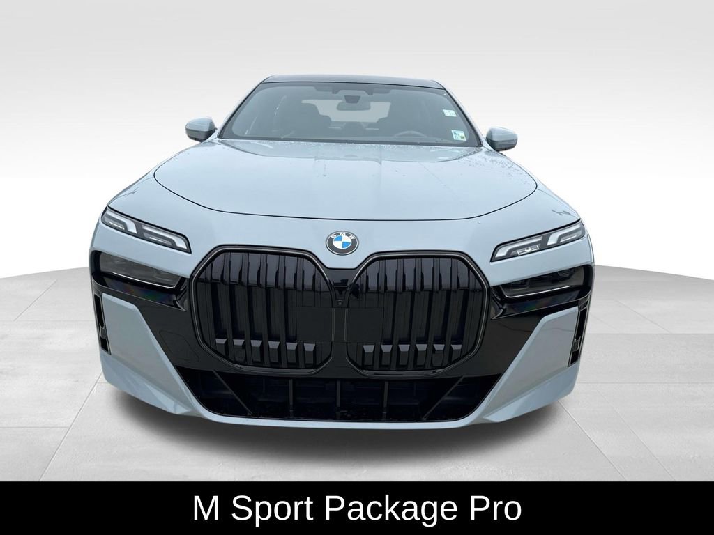Used 2025 BMW 760i xDrive w/ Executive Package image 2