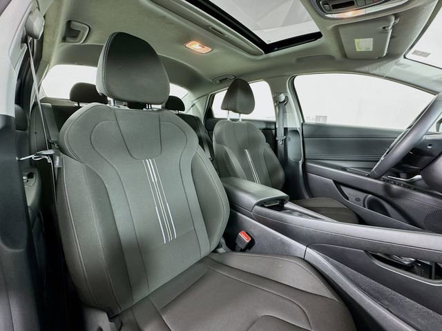 Used 2025 Hyundai Elantra SEL FWD image 29
