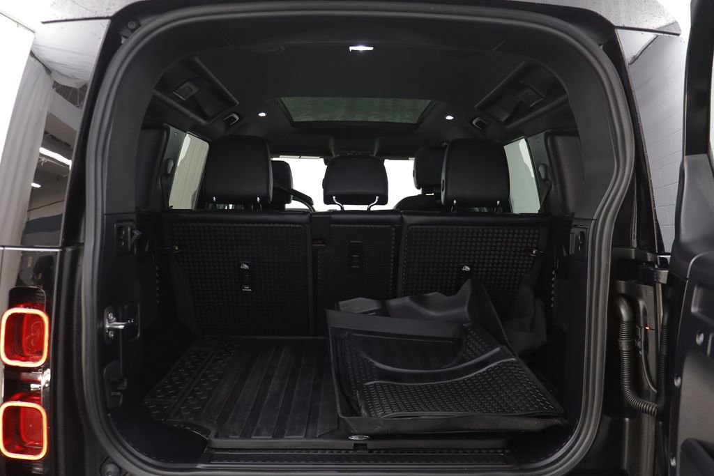 Used 2024 Land Rover Defender 110 SE image 19