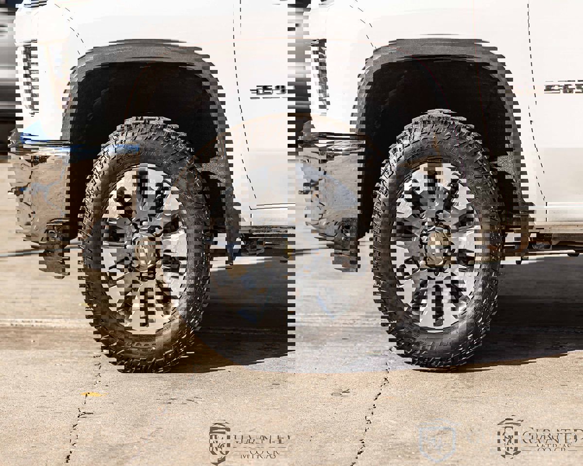 Used 2022 Chevrolet Silverado 2500 Custom w/ Custom Value Package image 7