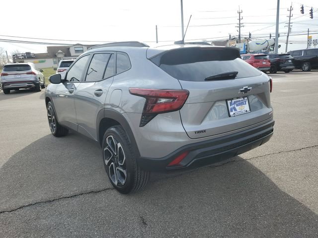 Used 2025 Chevrolet Trax RS w/ Driver Confidence Package image 3