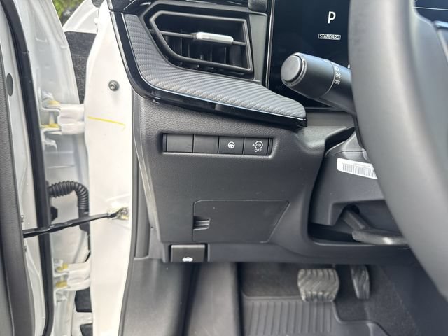 New 2026 Nissan Kicks SR FWD image 23