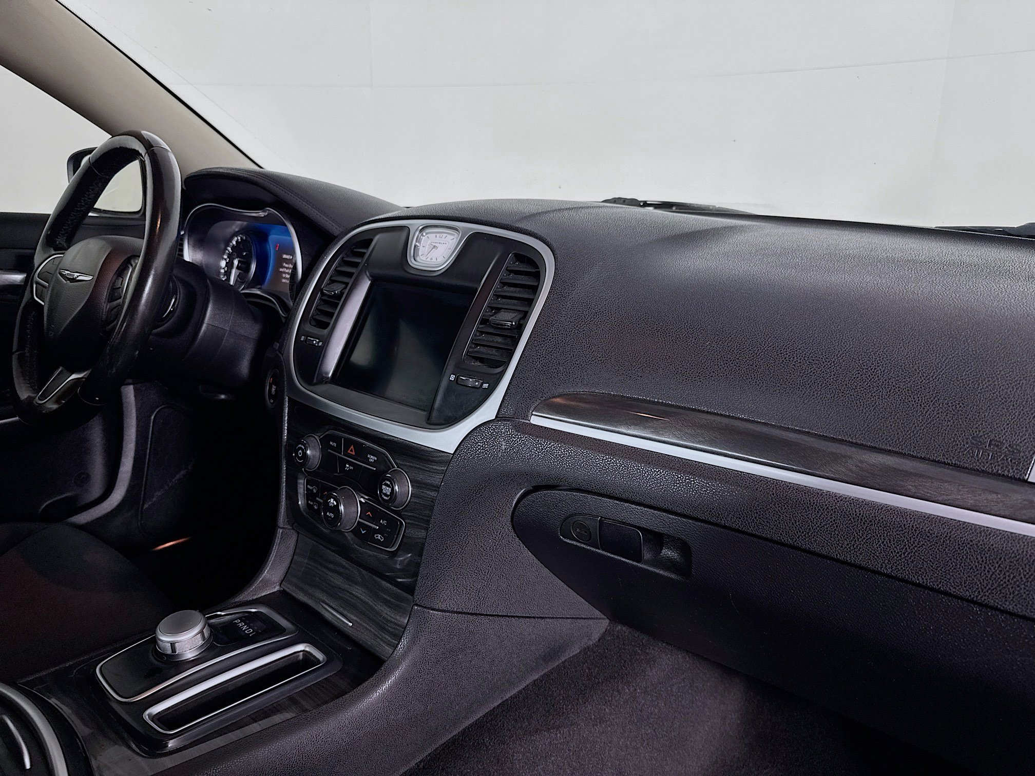 Used 2020 Chrysler 300 Touring RWD image 29