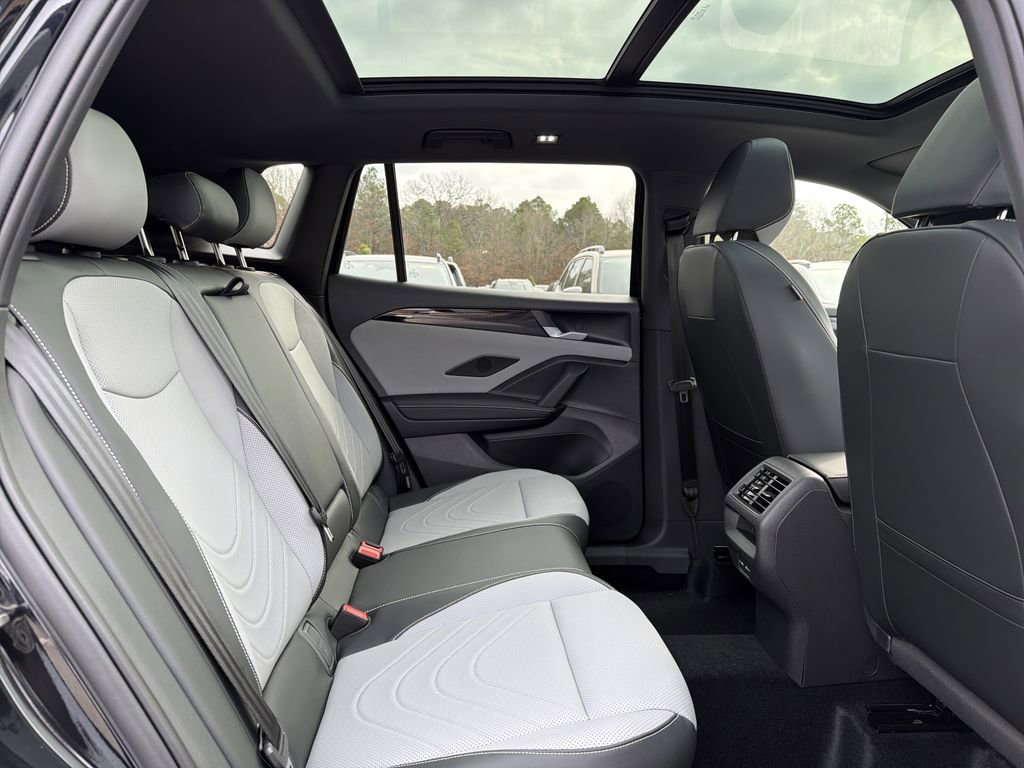 New 2026 Volkswagen Tiguan SE R-Line image 17