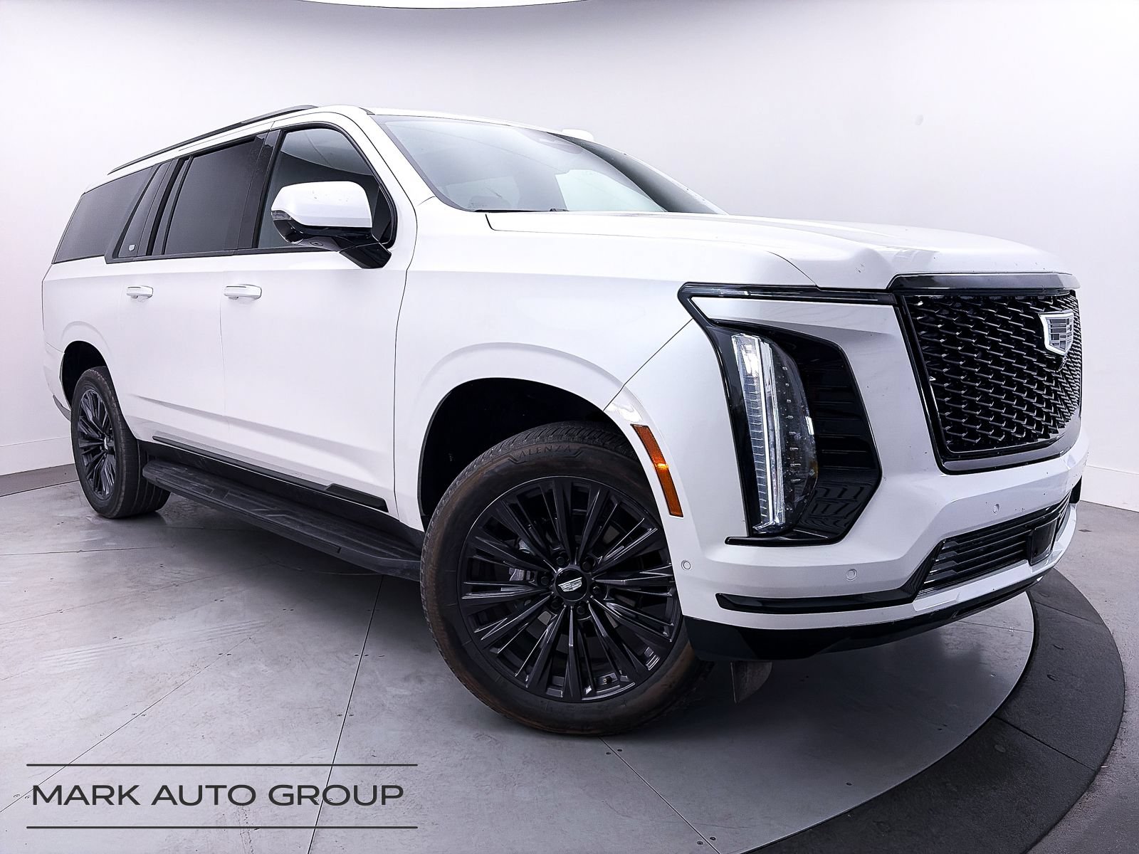 Used 2025 Cadillac Escalade ESV Sport w/ LPO, ONYX Package AWD/4WD image 1